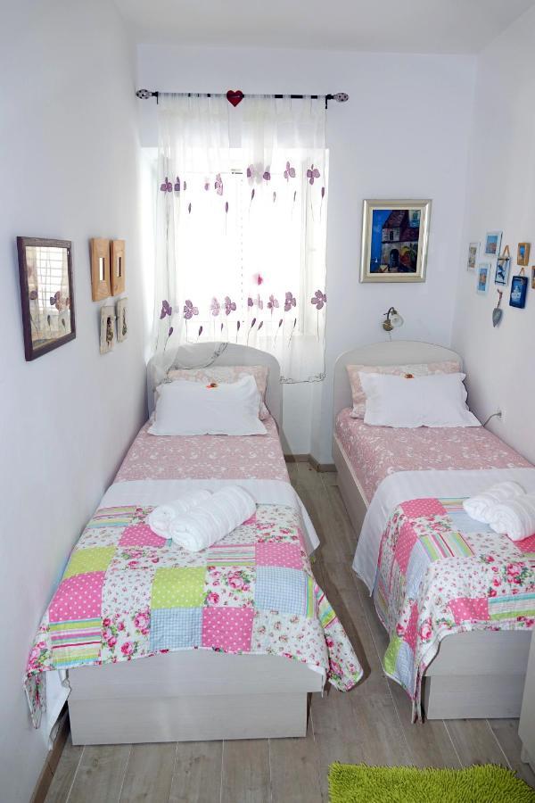 Two-Bedroom Apartment In The Centre มาคาร์สกา ภายนอก รูปภาพ