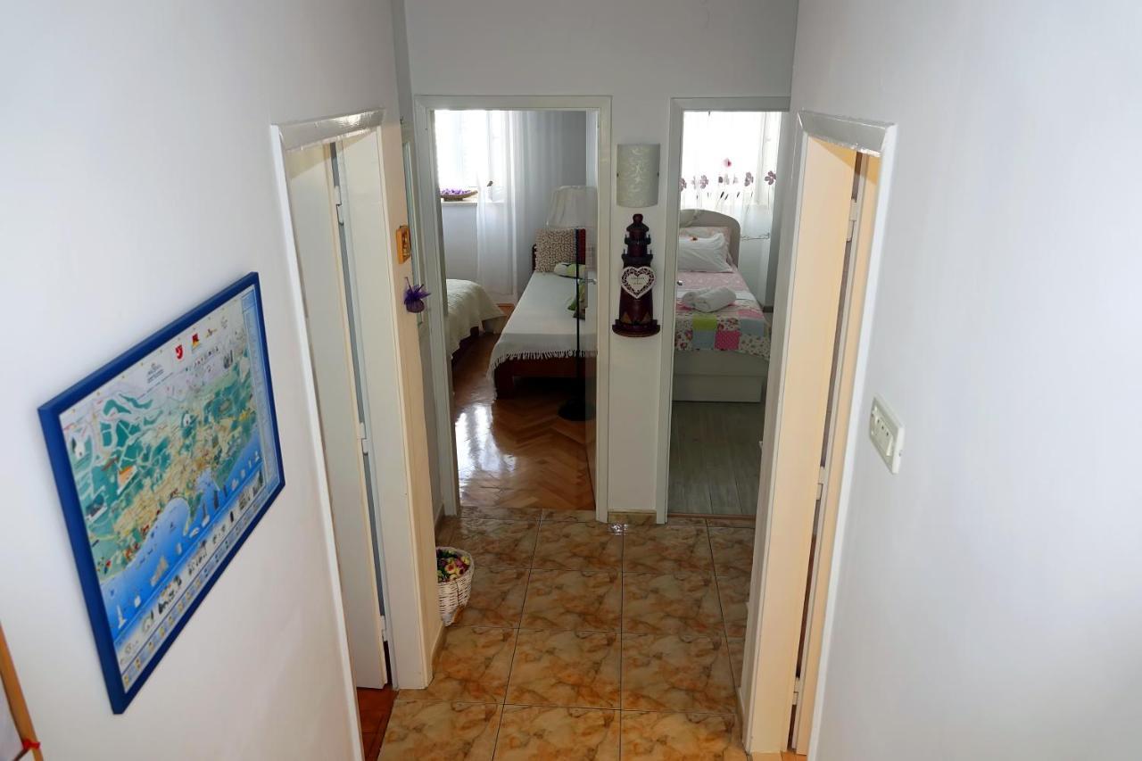 Two-Bedroom Apartment In The Centre มาคาร์สกา ภายนอก รูปภาพ