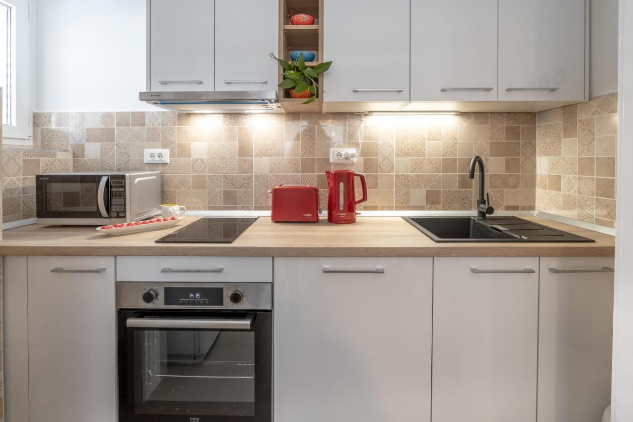 Two-Bedroom Apartment In The Centre มาคาร์สกา ภายนอก รูปภาพ