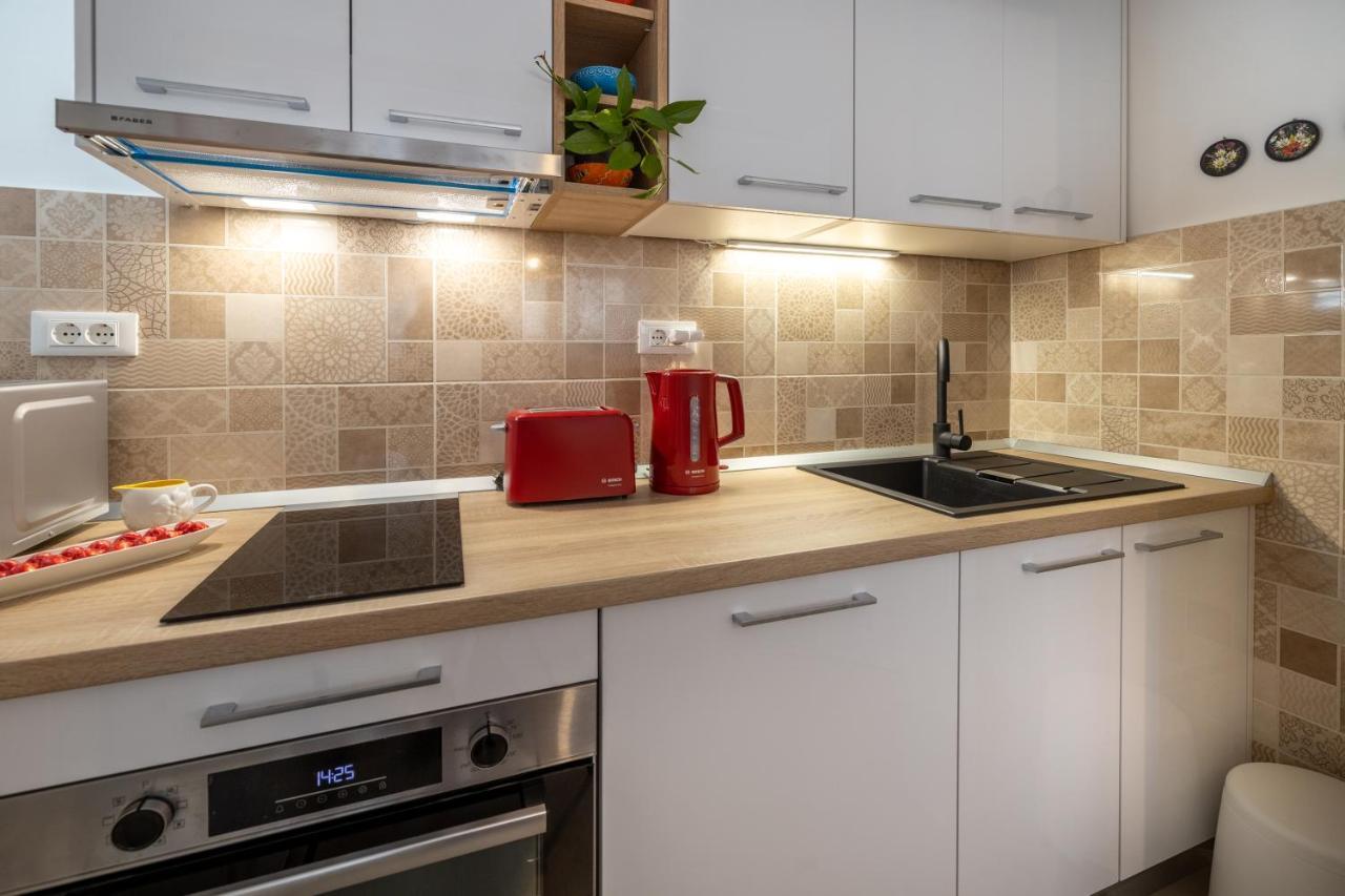 Two-Bedroom Apartment In The Centre มาคาร์สกา ภายนอก รูปภาพ