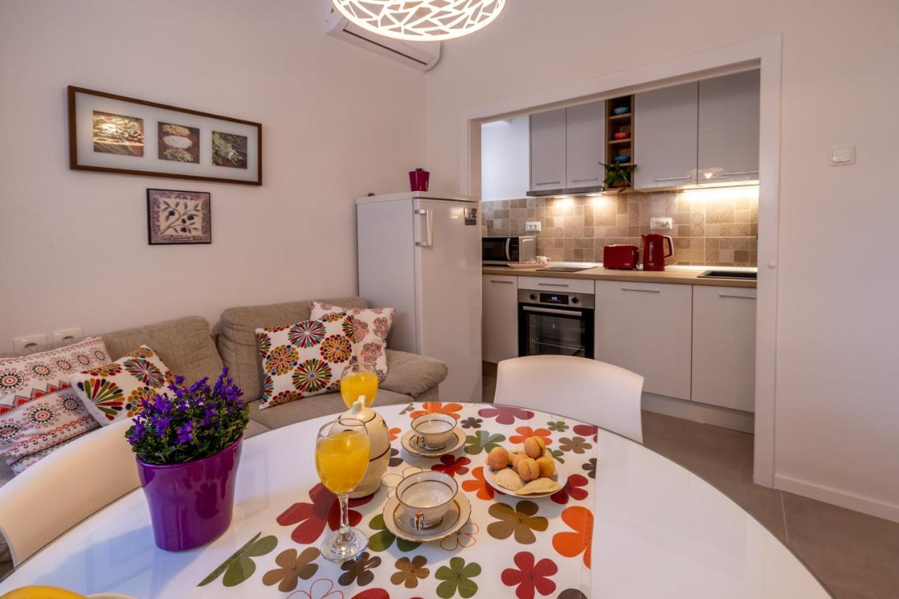 Two-Bedroom Apartment In The Centre มาคาร์สกา ภายนอก รูปภาพ